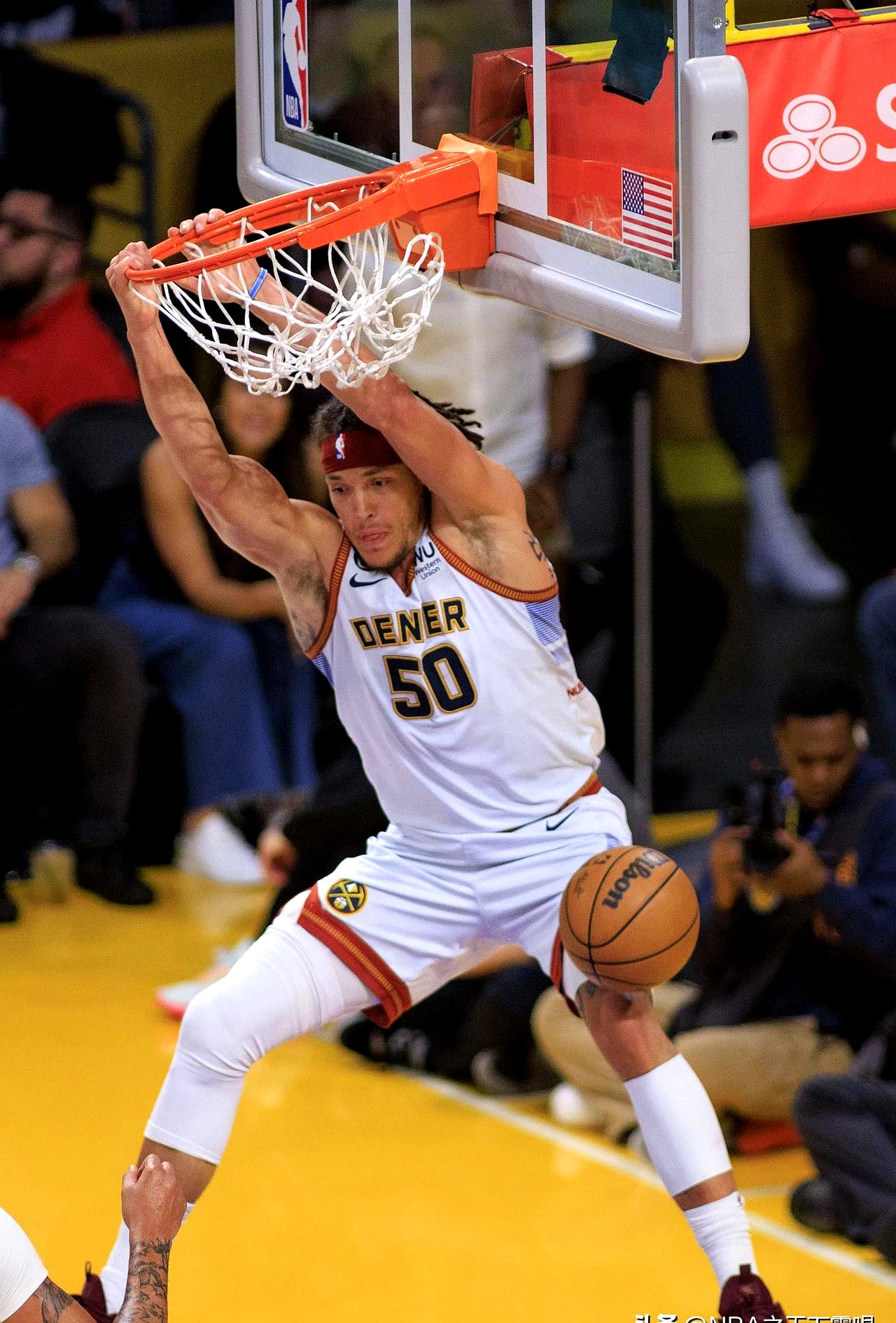 NBA常规赛老鹰客场132-122力克爵士杰伦-约翰逊31+18+14马尔卡宁空砍40分的简单介绍 第2张 NBA常规赛老鹰客场132-122力克爵士杰伦-约翰逊31+18+14马尔卡宁空砍40分的简单介绍 第2张