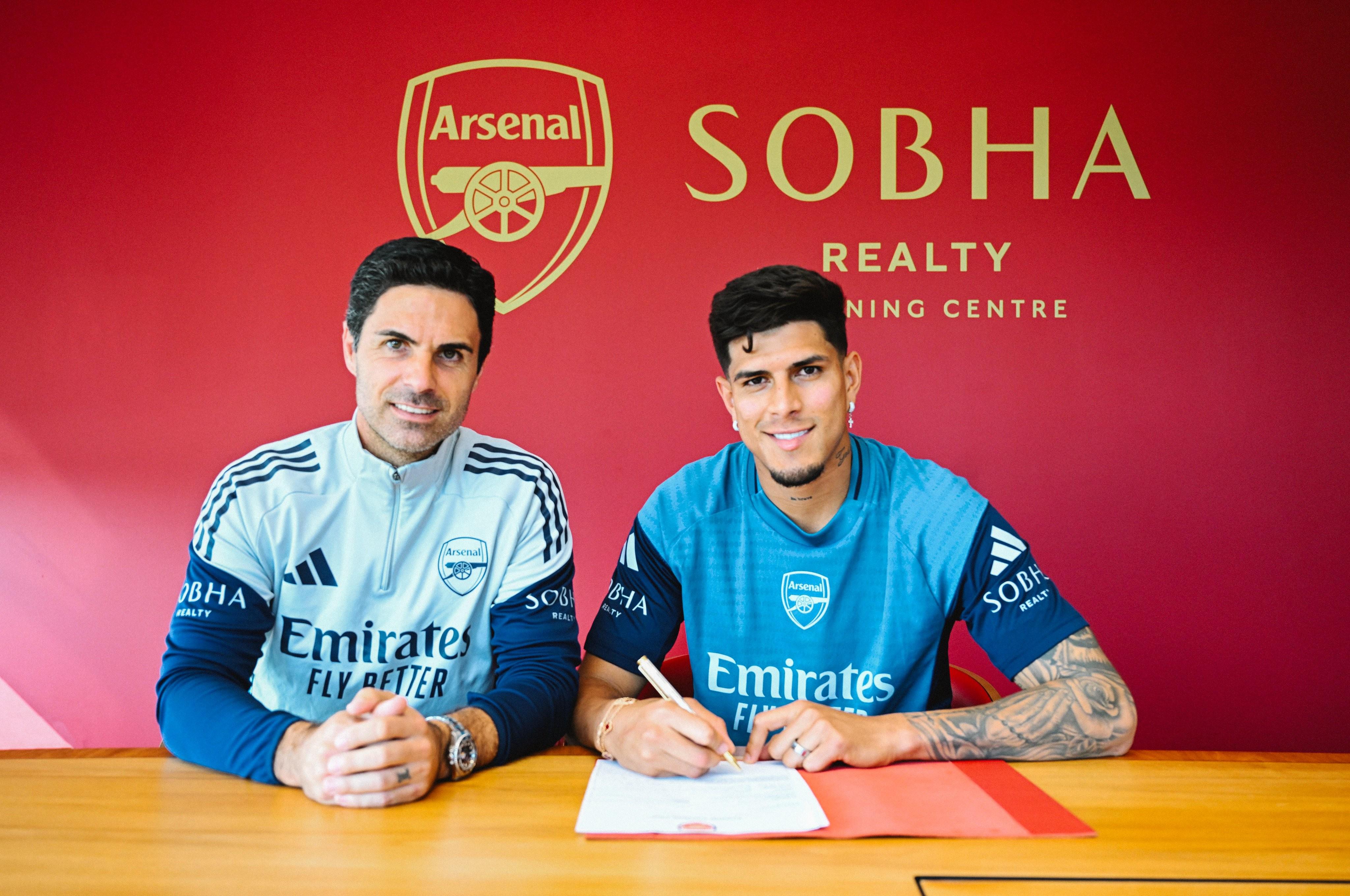 包含阿森纳将埃泽列入引援名单球员是阿森纳引援备选的词条  第2张