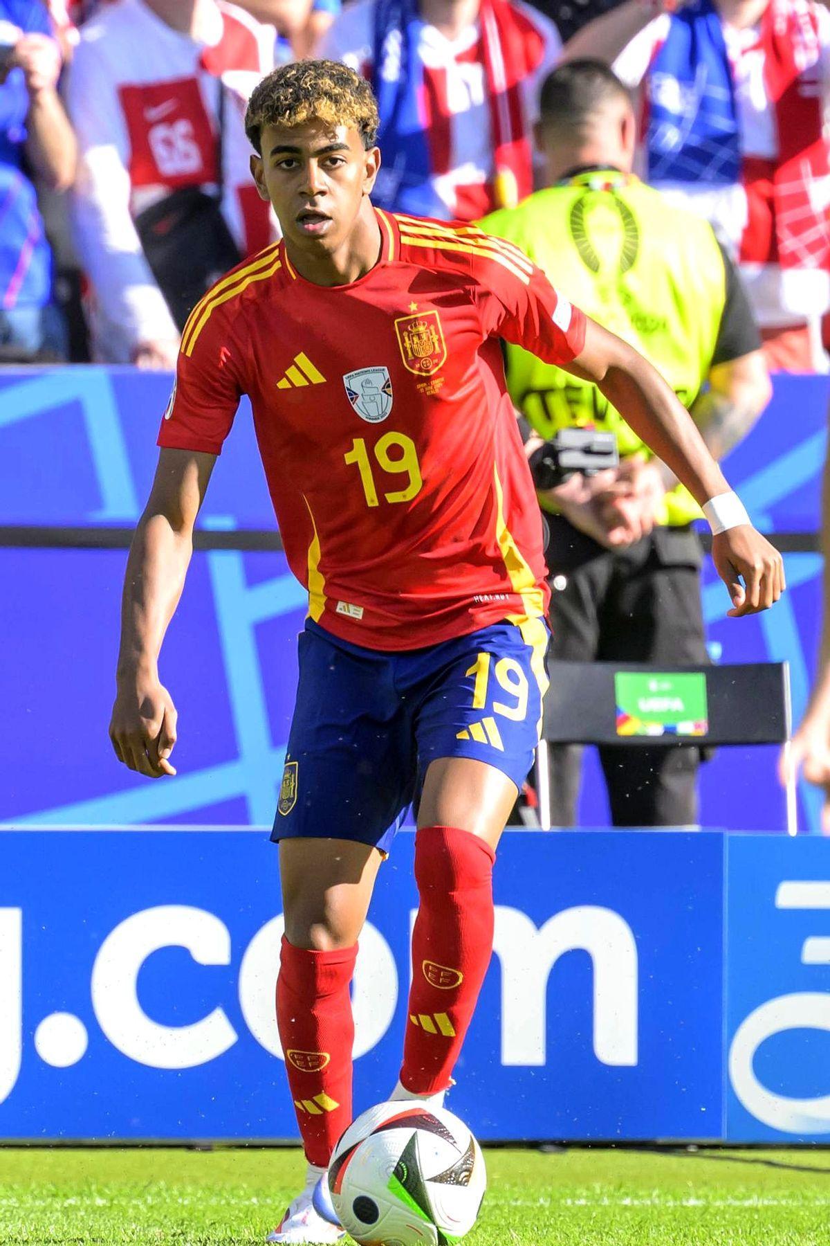 关于欧美超级杯确定明年3月份进行亚马尔有望首次对阵梅西的信息