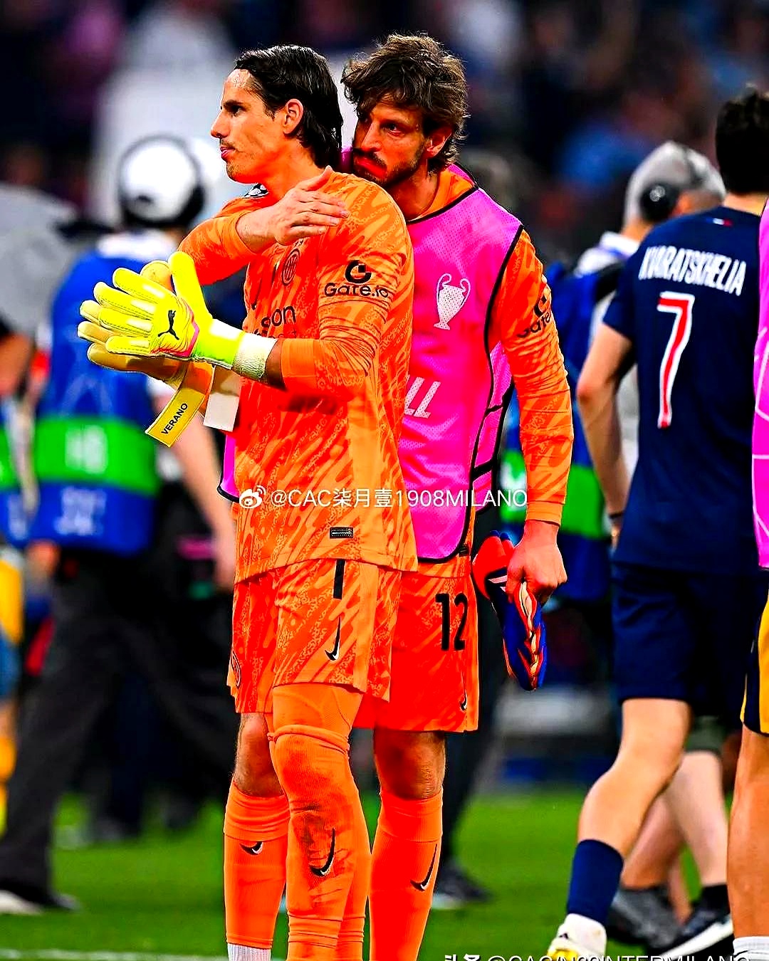 克罗斯为诺伊豪斯辩护球员被下放门兴二队的简单介绍  第1张