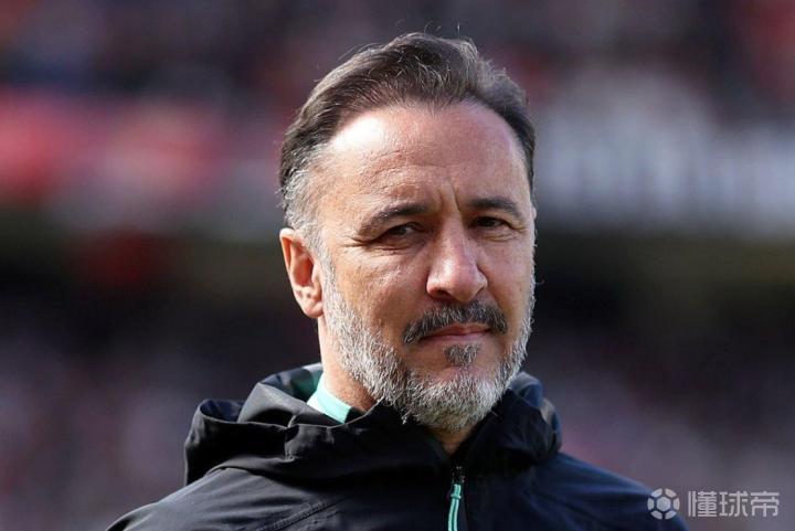 狼队主帅维托尔-佩雷拉下课本赛季带队前10轮未尝胜绩的简单介绍
