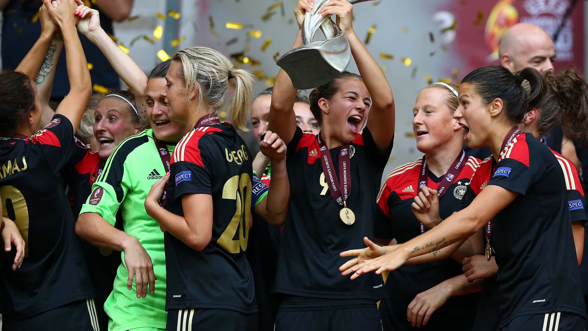 包含匈甲女：佩奇女足VS乌杰佩斯蒂女足的词条