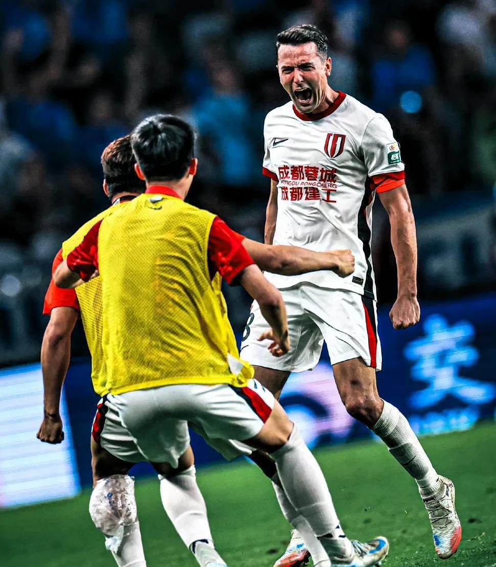 中超深圳新鹏城2-4浙江队米特里策传射卡列洛梅开二度的简单介绍  第2张