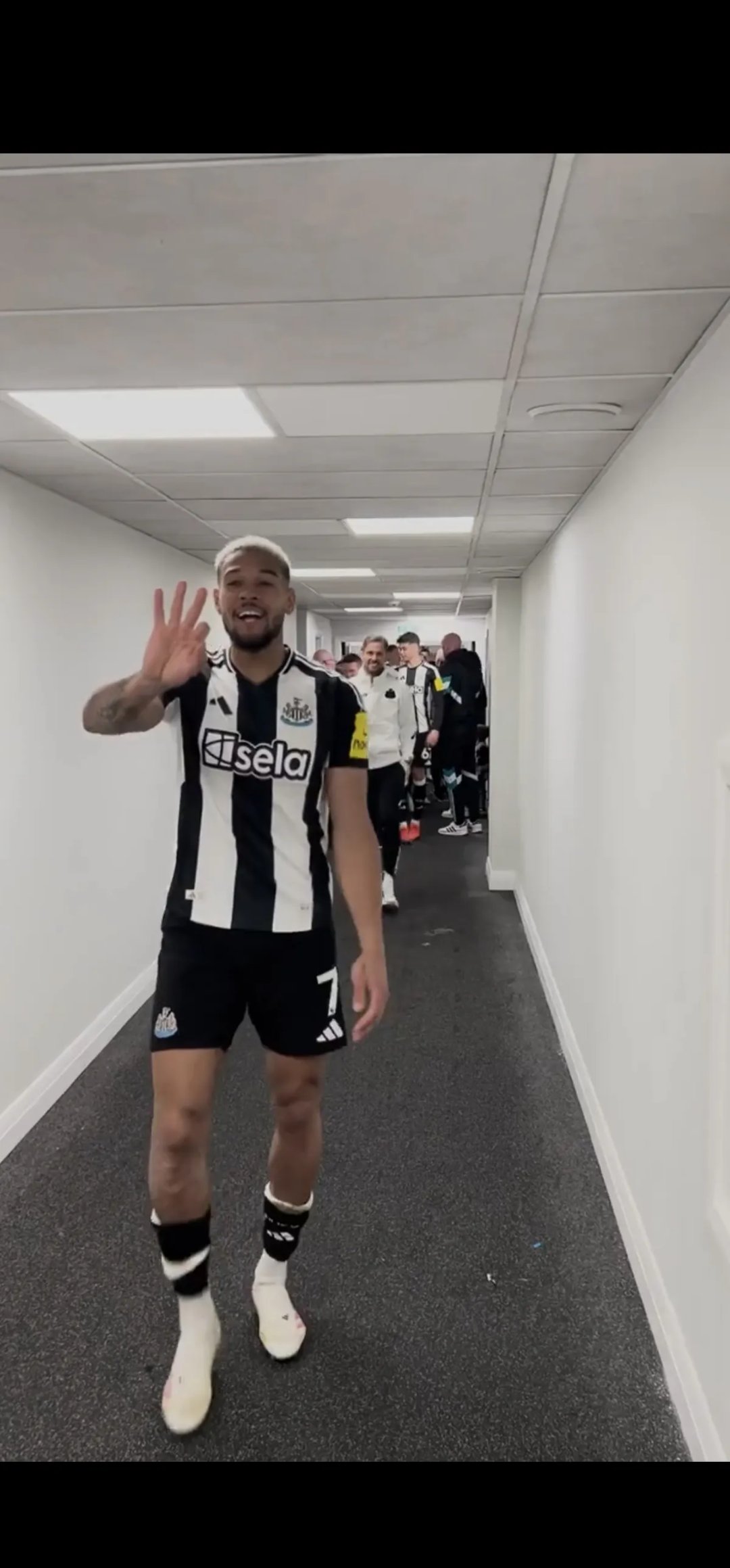 关于托纳利与纽卡斯尔秘密续约双方将合同延长至2029年的信息