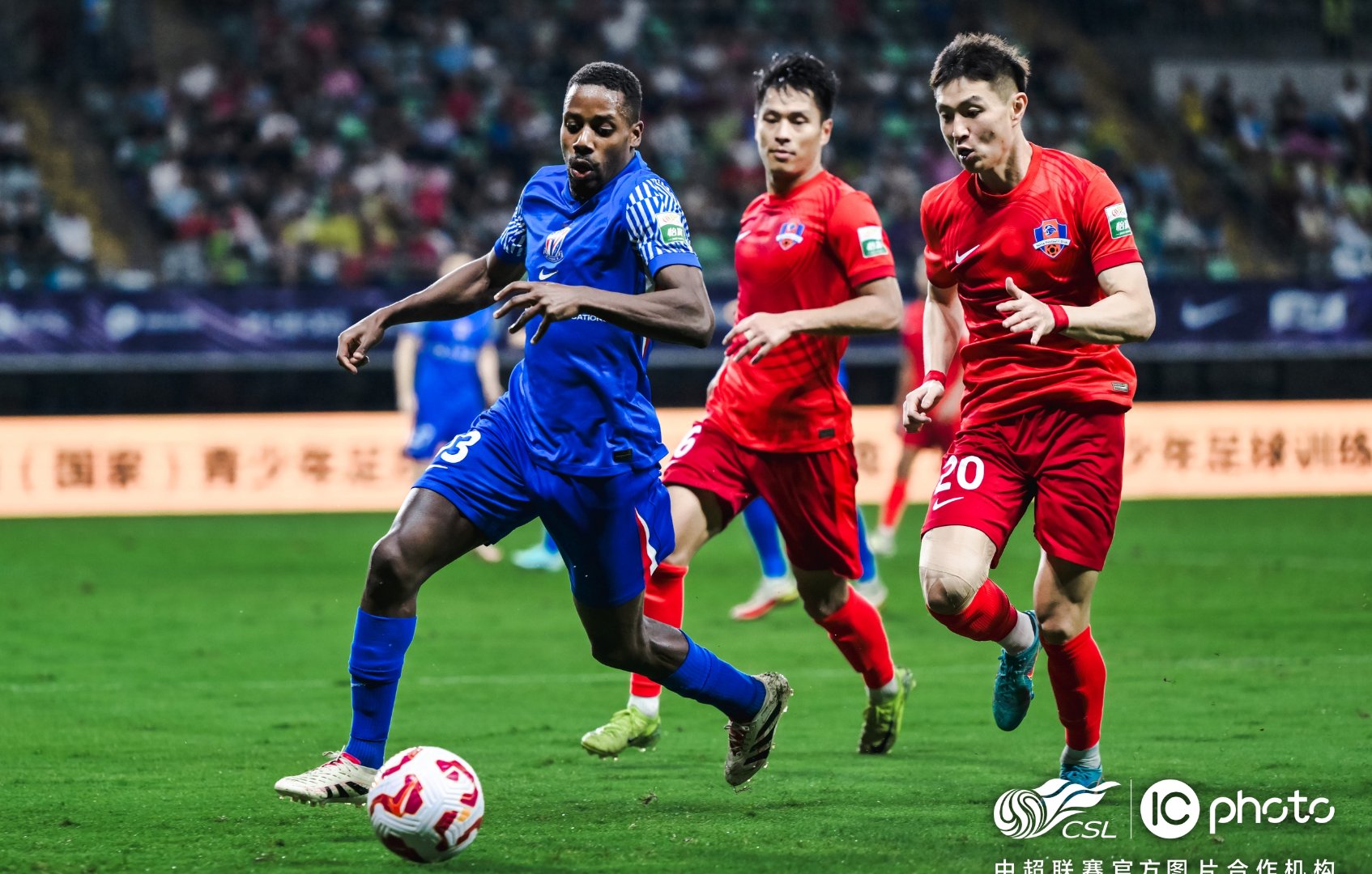 包含中超梅州客家1-4云南玉昆佩德罗-恩里克双响迪力穆拉提任意球建功的词条