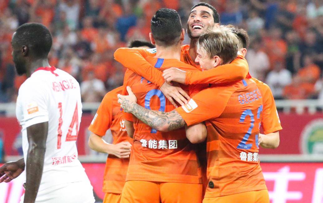 包含王大雷看望患癌小球迷代理主教练韩鹏一同前往的词条