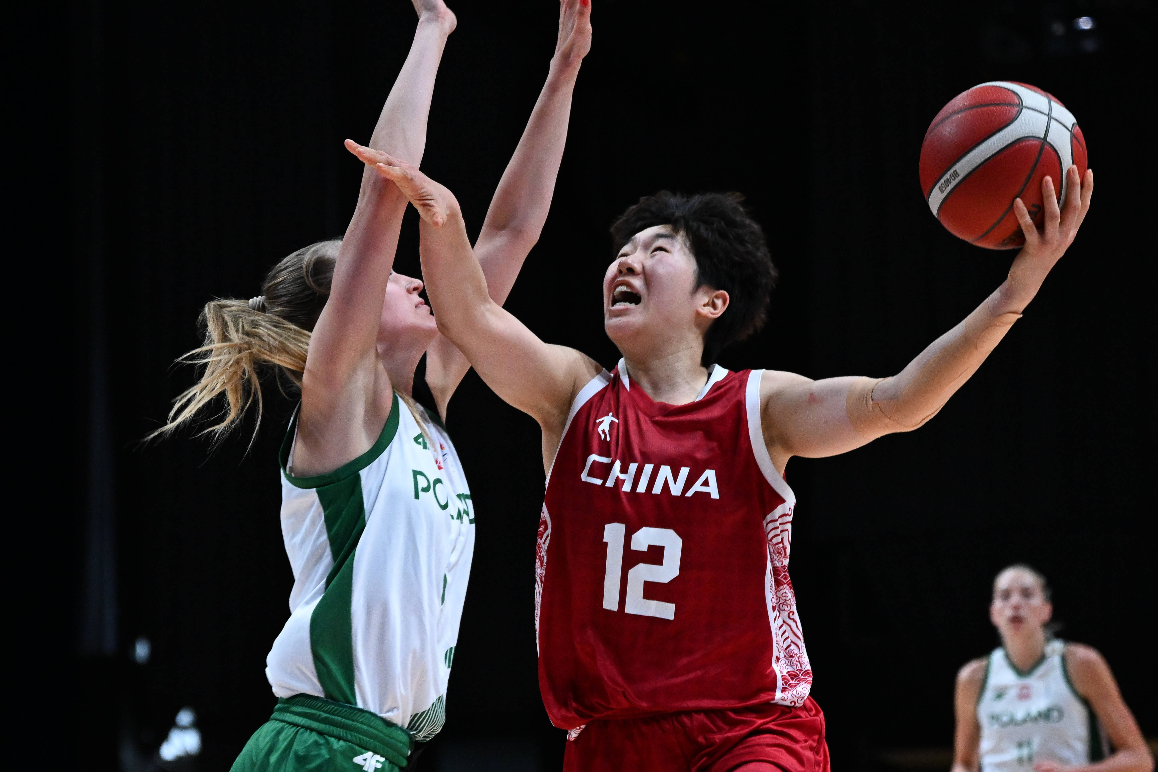 中国女篮大运会夺金以81-69击败美国成功卫冕的简单介绍