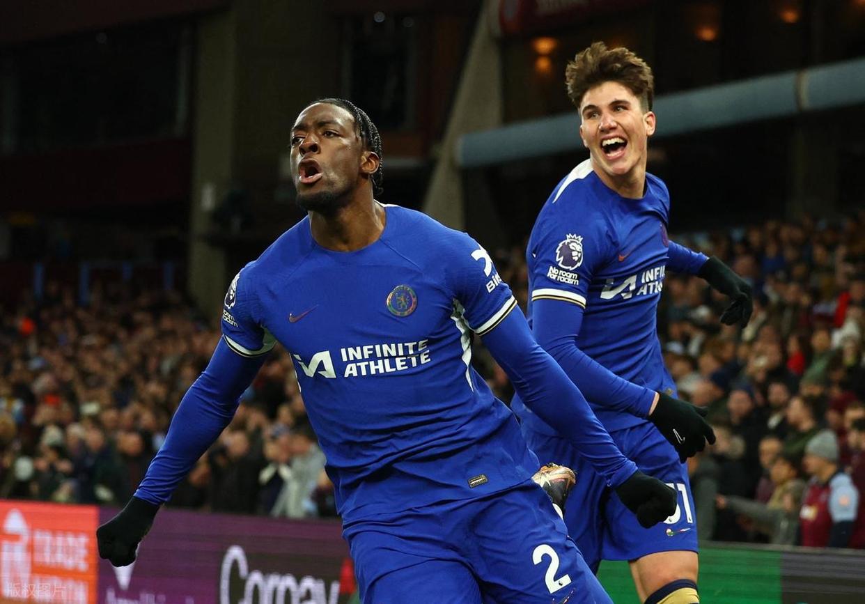 关于曝切尔西继续与西蒙斯谈判球员所有权归巴黎的信息