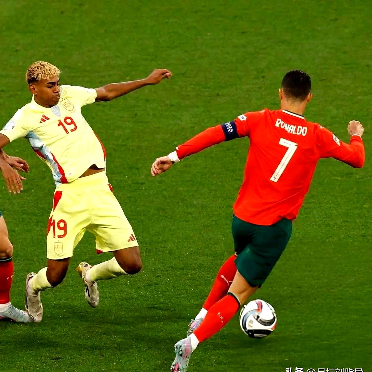 包含曝C罗或签短约参加世俱杯与利雅得胜利合约下个月到期的词条