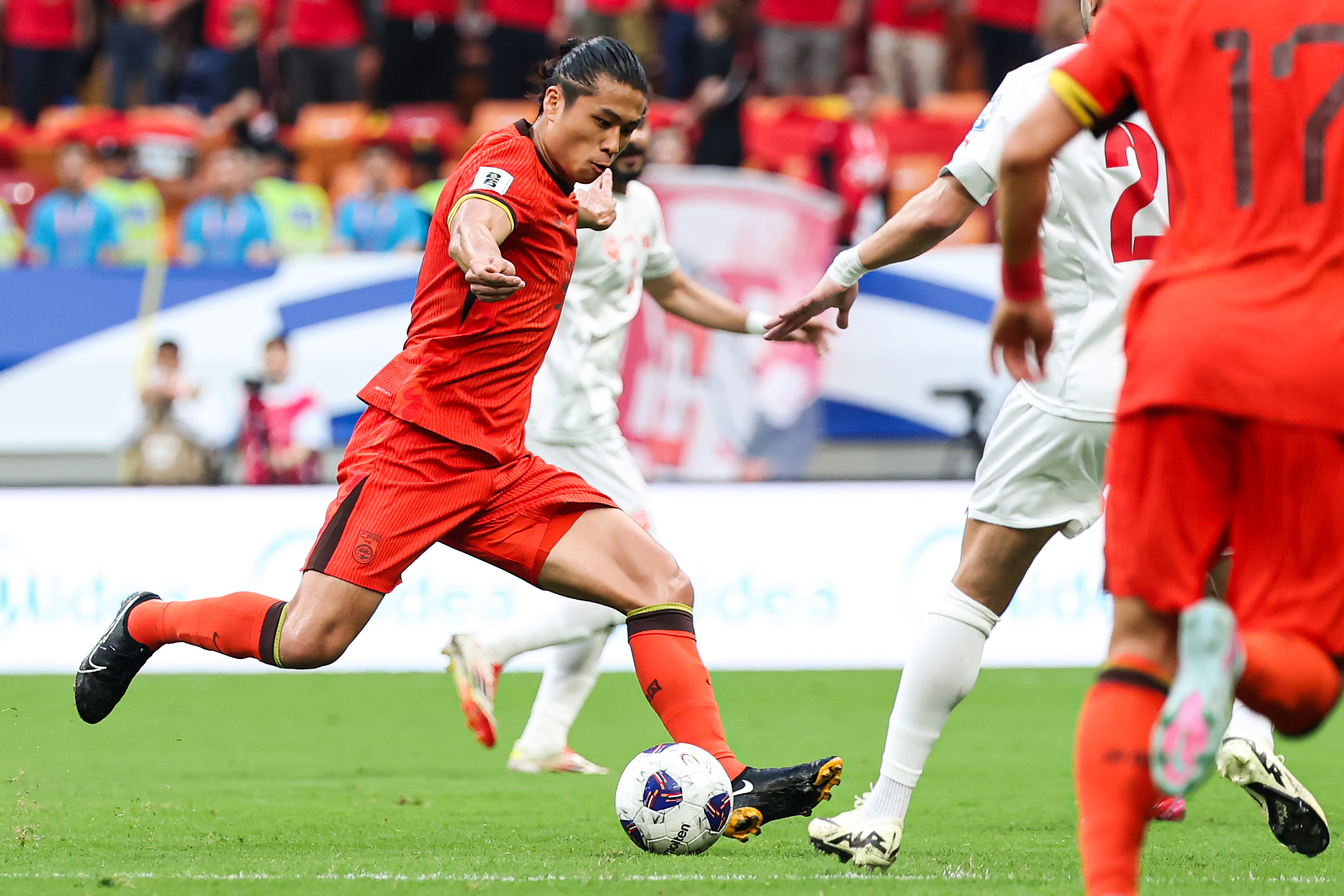 包含巴林：绝境更逢“黄牌危机”主场对阵国足的词条