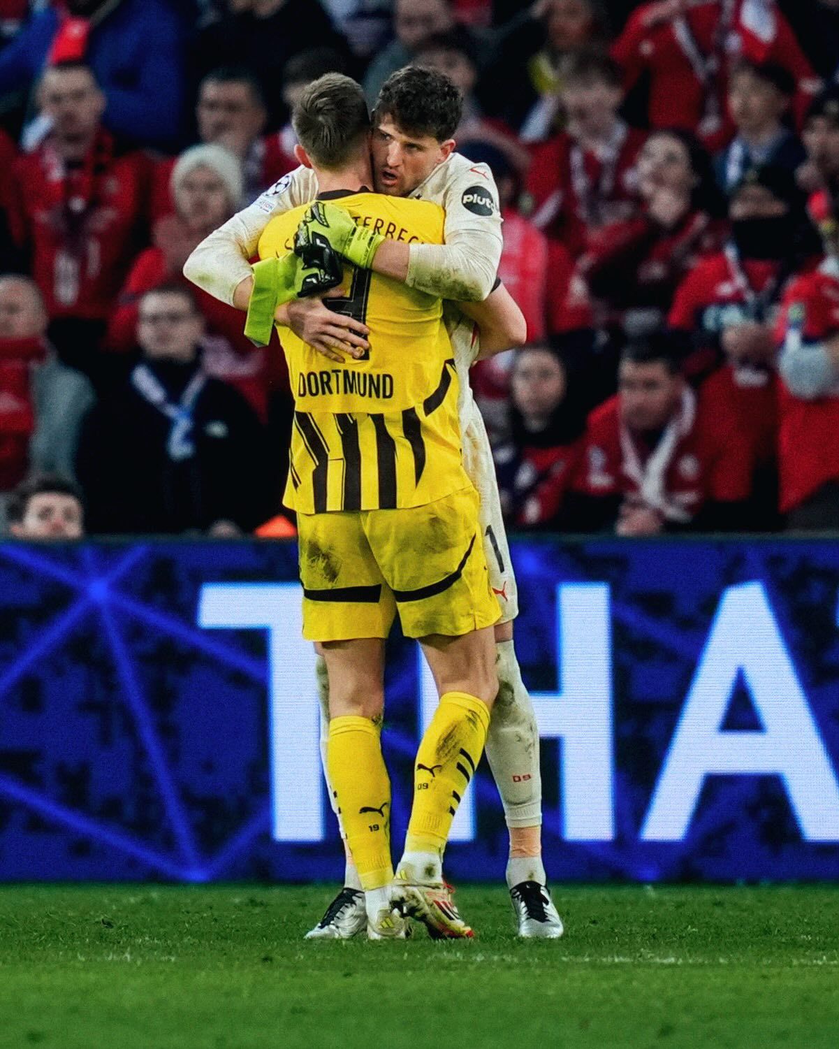 关于施洛特贝克不希望与多特蒙德续约有多支球队保持对球员关注的信息  第1张