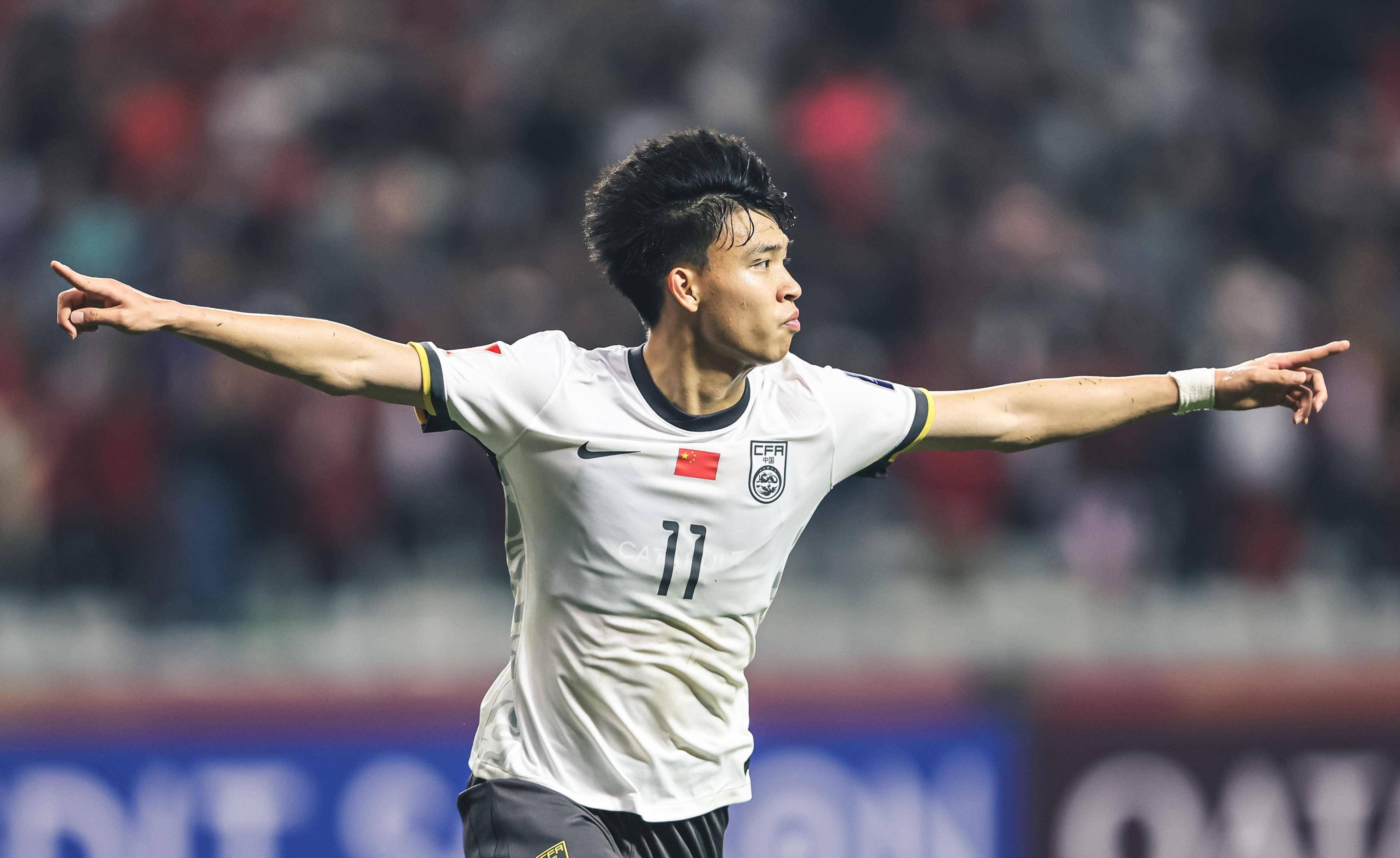 世预赛国足1-0巴林王钰栋补时点射绝杀 第2张 世预赛国足1-0巴林王钰栋补时点射绝杀 第2张