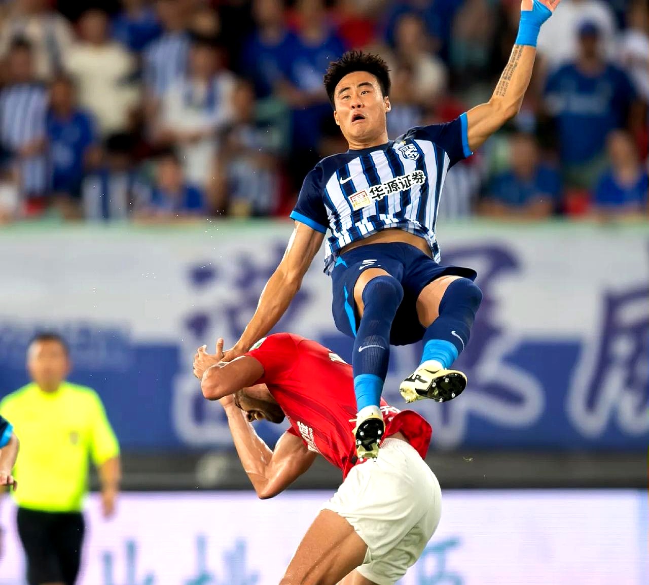 中超梅州客家1-4云南玉昆佩德罗-恩里克双响迪力穆拉提任意球建功的简单介绍 第1张 中超梅州客家1-4云南玉昆佩德罗-恩里克双响迪力穆拉提任意球建功的简单介绍 第1张