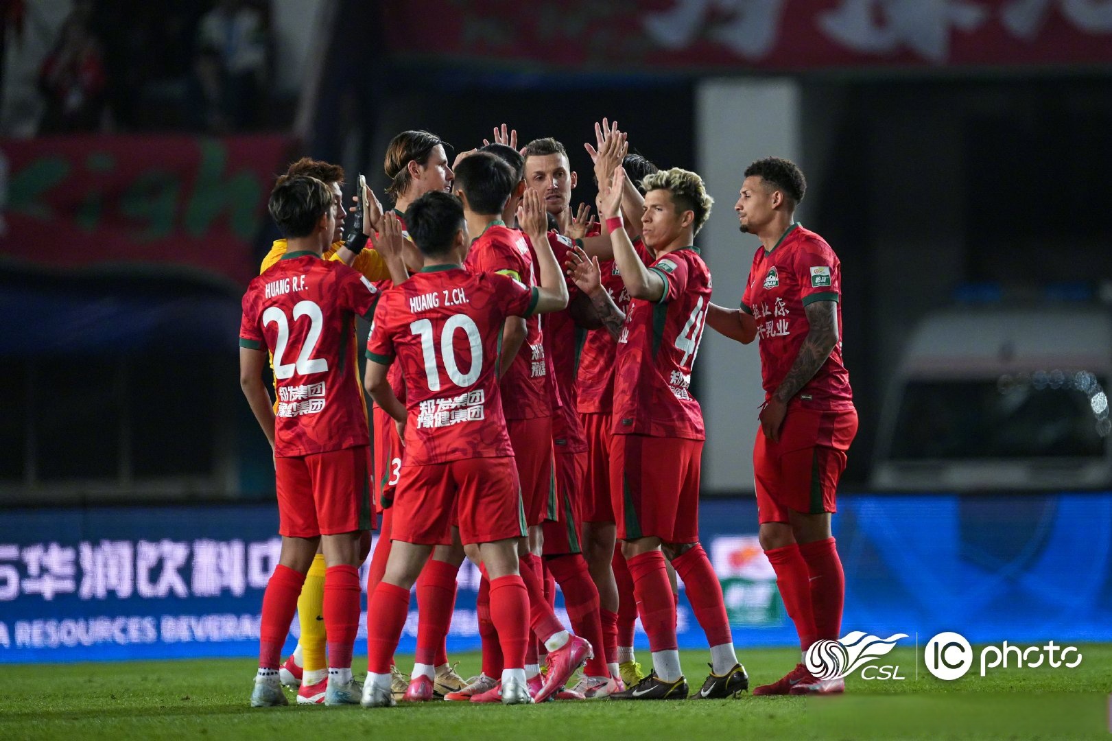 包含中超河南队1-1梅州客家阿奇姆彭破门莫里斯扳平的词条  第1张