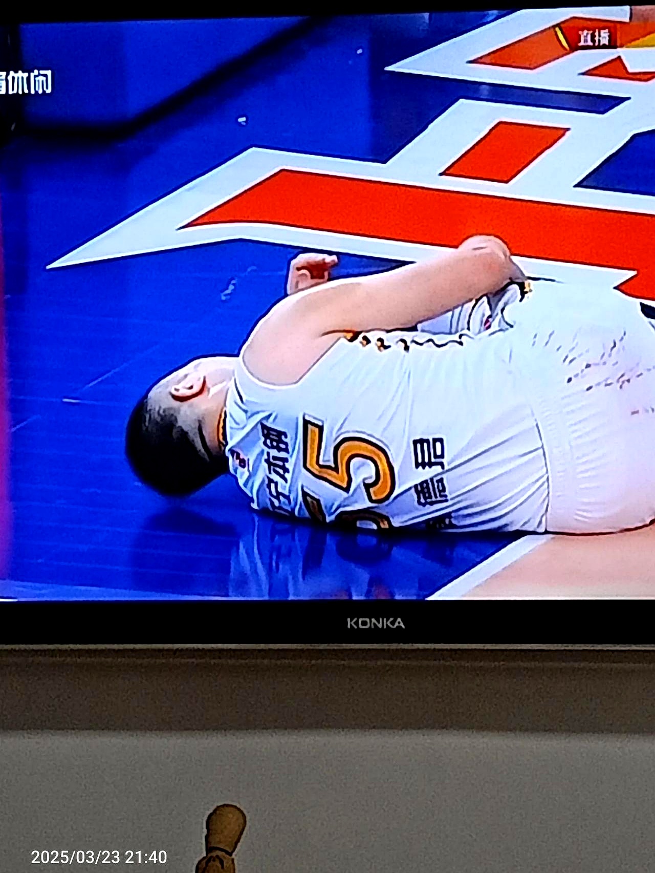 英媒：孙兴慜疑似背部受伤季前赛中疑似受到撞击的简单介绍