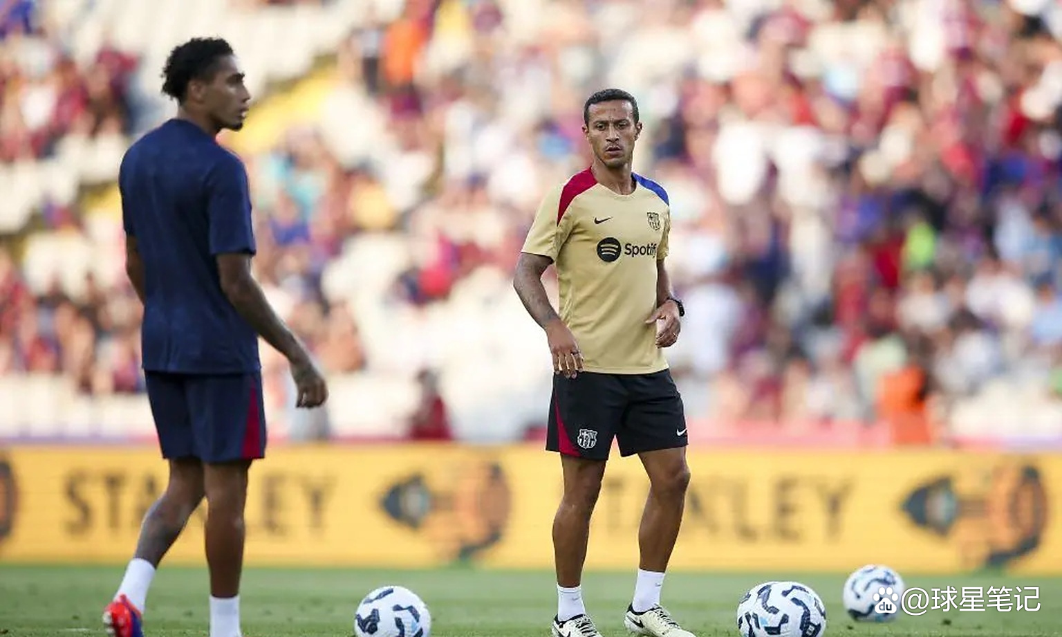 包含蒂亚戈将加入巴萨教练组在弗里克身边提供帮助的词条