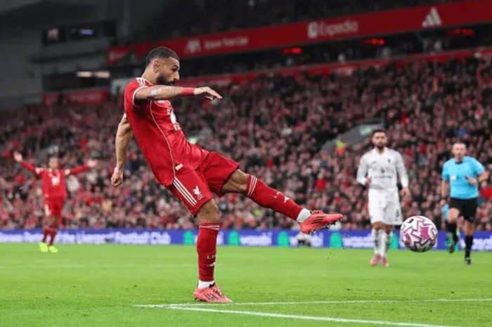 关于萨拉赫连续两场欧冠被放替补状态下滑地位岌岌可危的信息